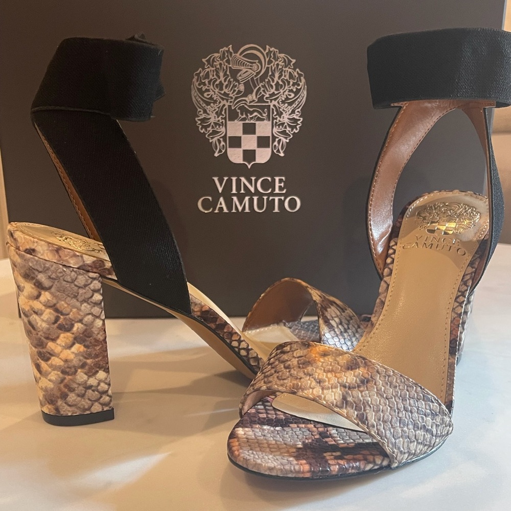 Beautiful new Vince Camuto black and snakeskin heel
